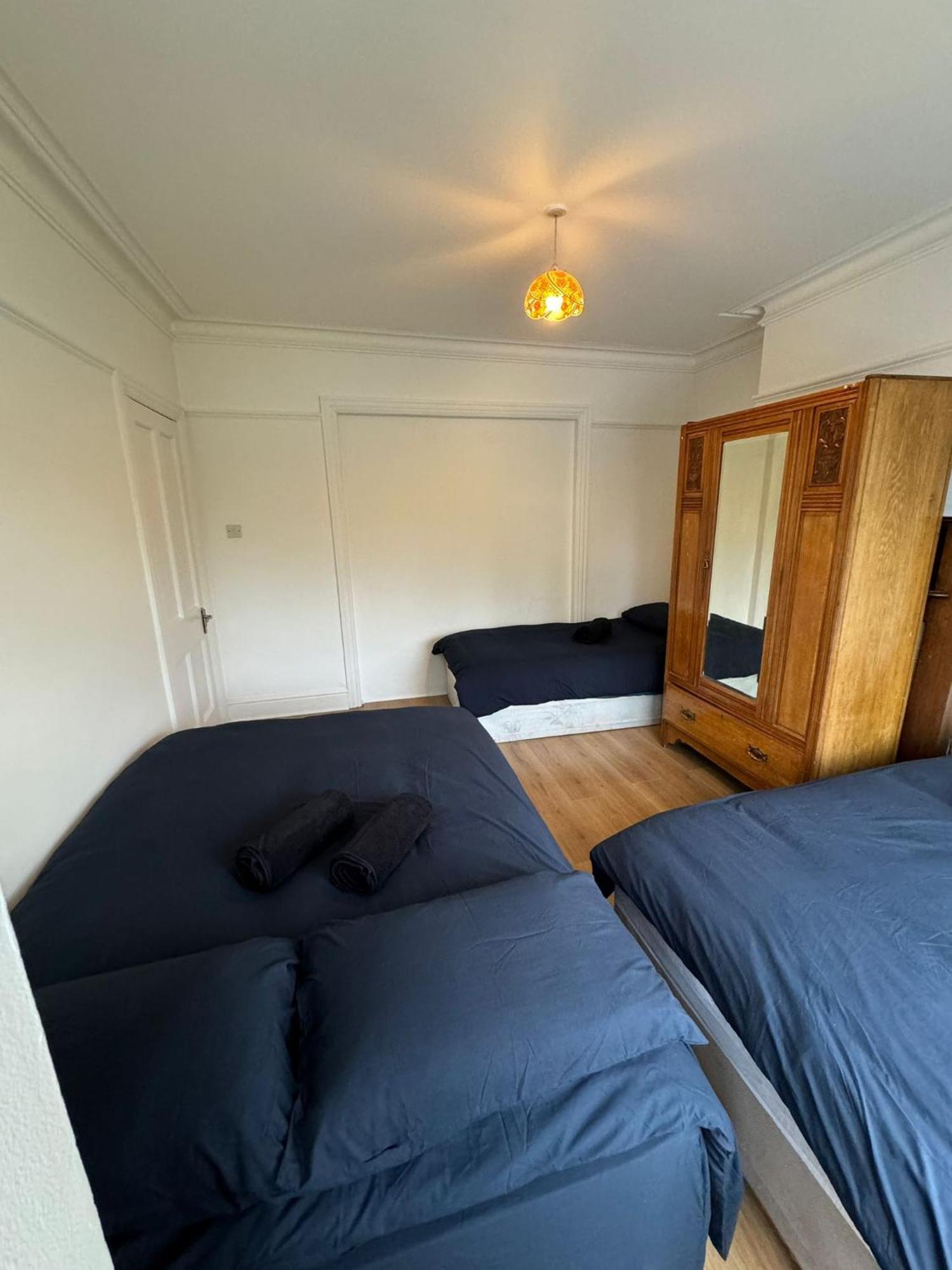 Big Family Room In Room At 2 Iveragh Rd-4 Дъблин Екстериор снимка