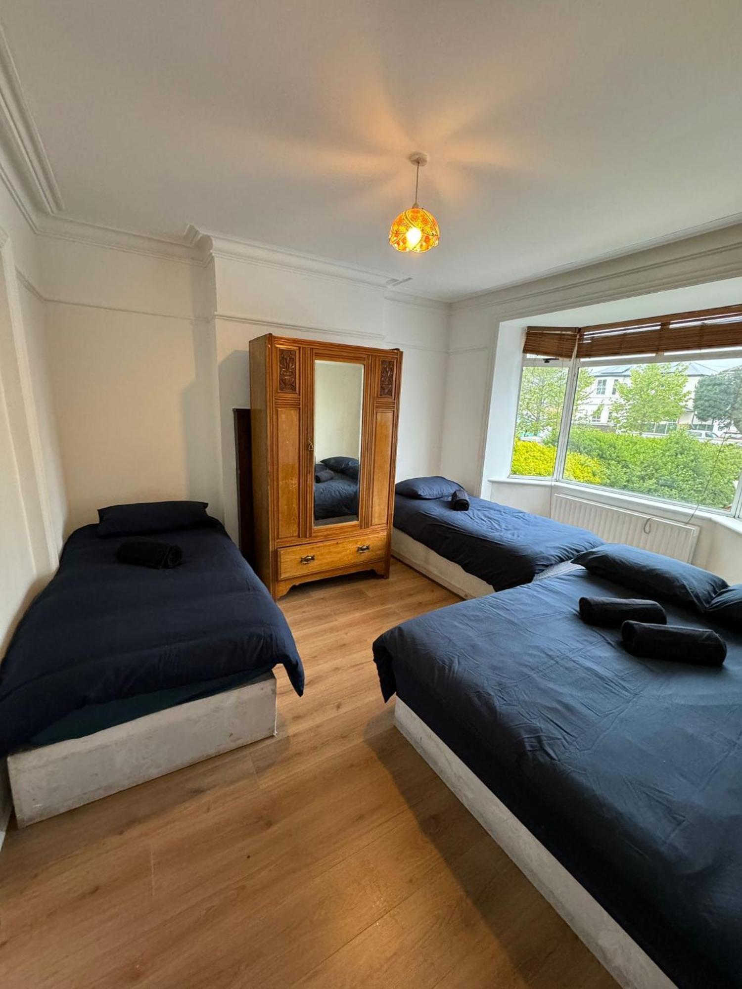 Big Family Room In Room At 2 Iveragh Rd-4 Дъблин Екстериор снимка