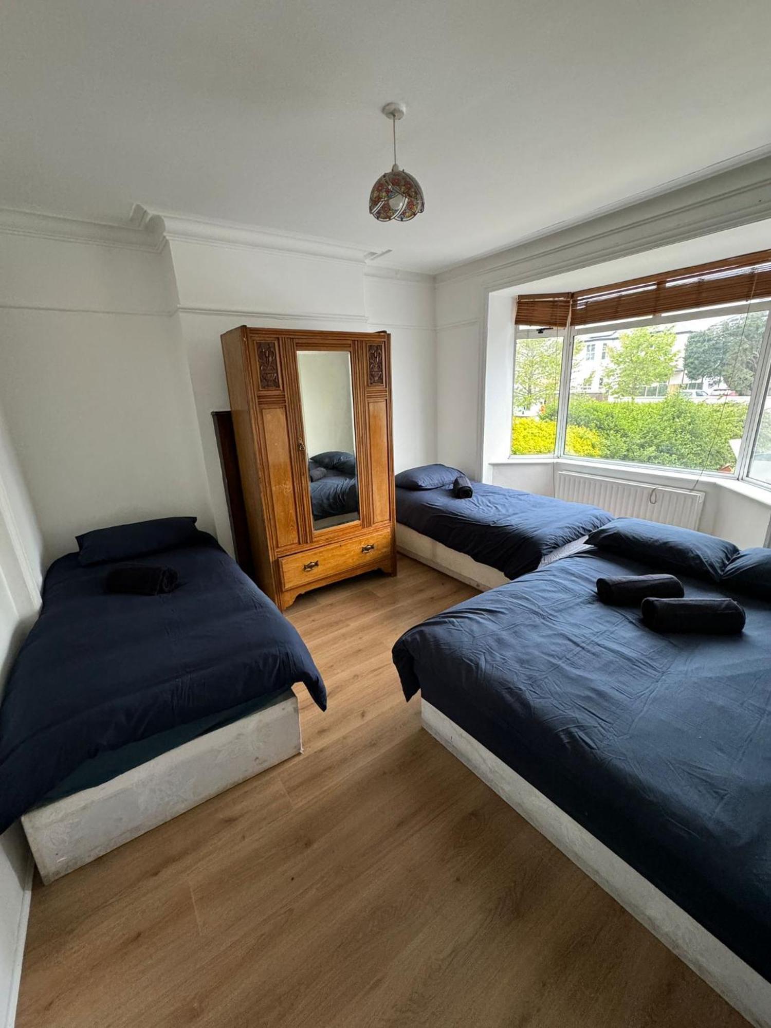 Big Family Room In Room At 2 Iveragh Rd-4 Дъблин Екстериор снимка