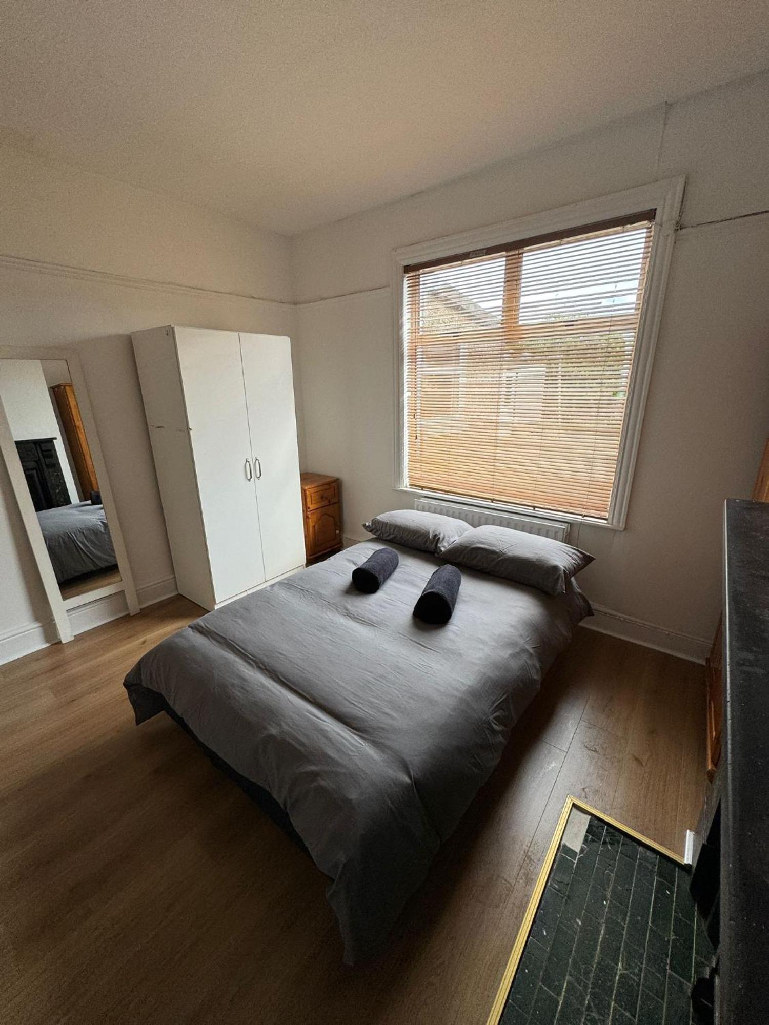 Big Family Room In Room At 2 Iveragh Rd-4 Дъблин Екстериор снимка